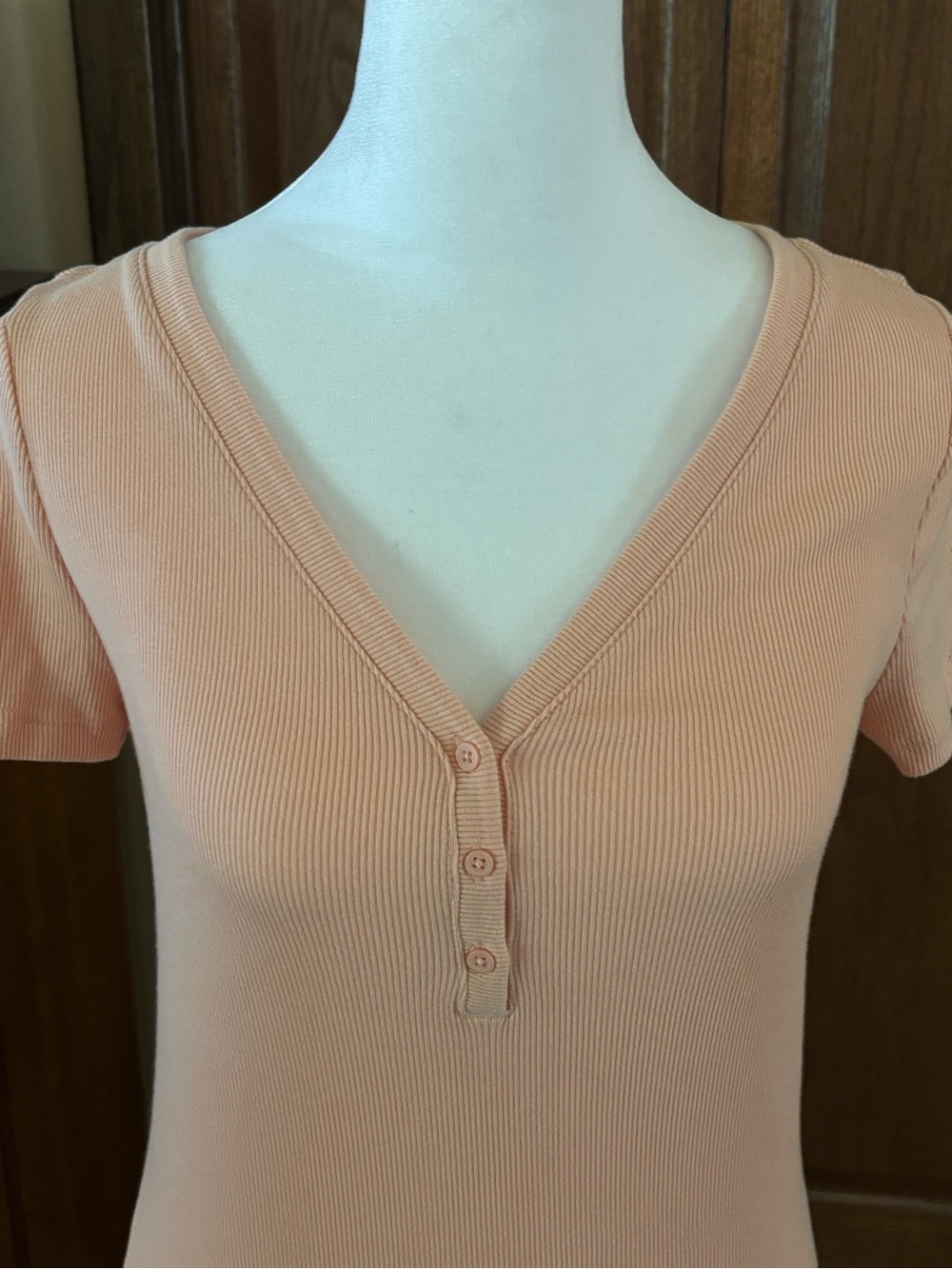 Gap Ribbed Button V-Neck Tee - Picture 4 of 7
